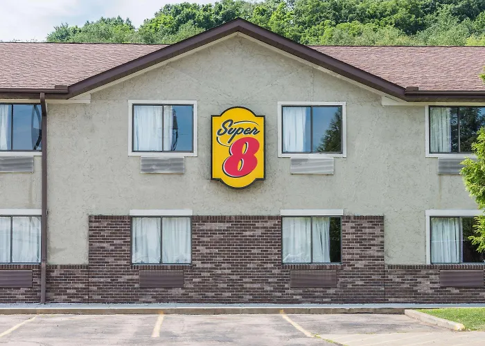 Super 8 By Wyndham Delmont