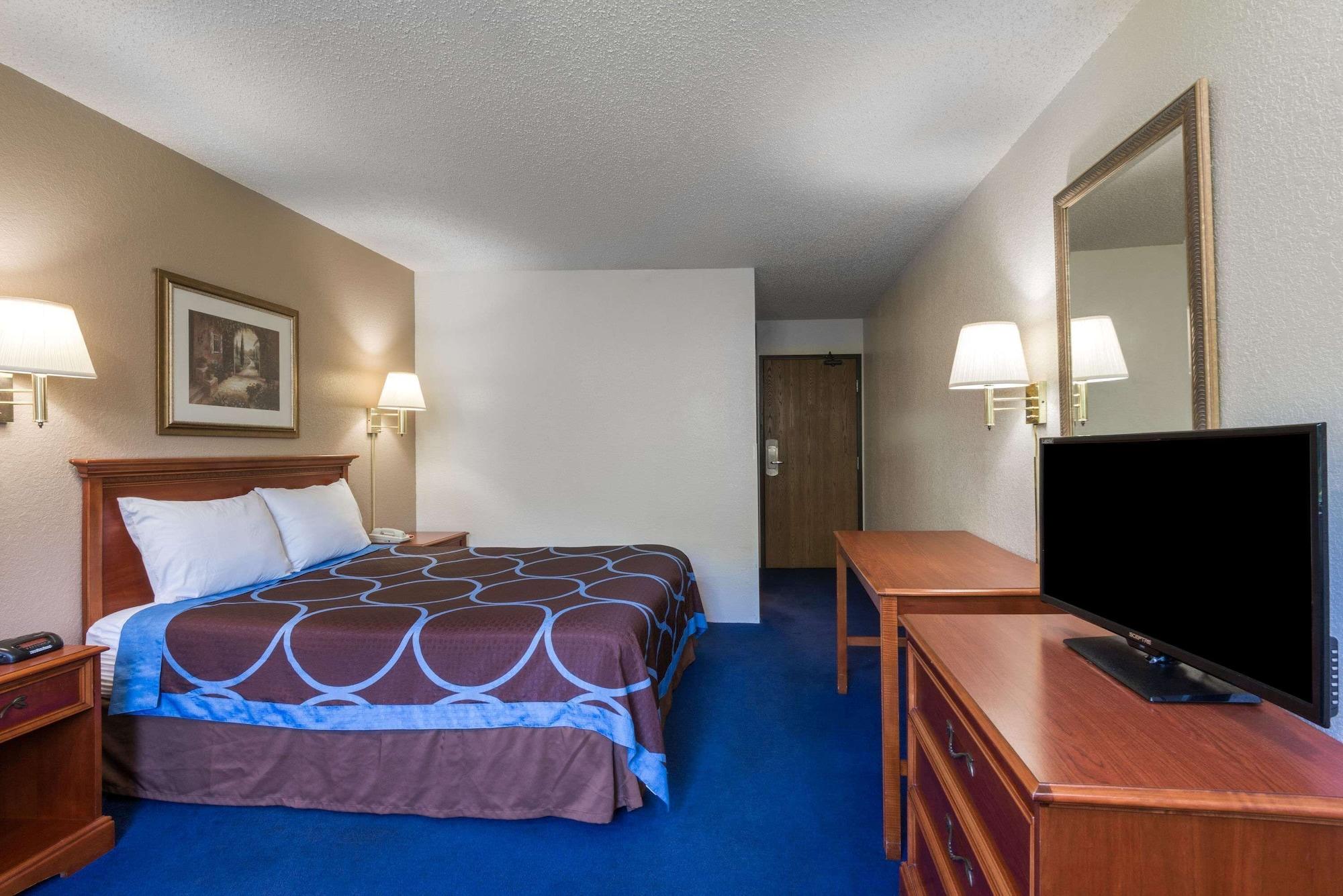 Hotel Super 8 By Wyndham Delmont