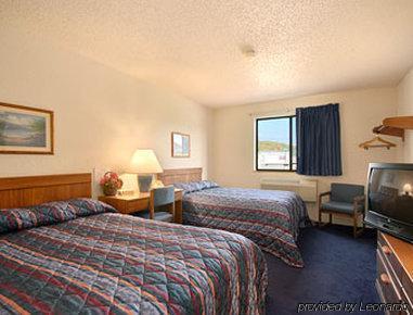 Super 8 By Wyndham 2* Delmont