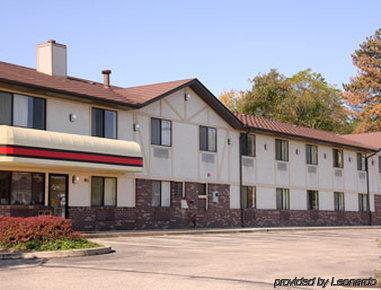 Super 8 By Wyndham Delmont