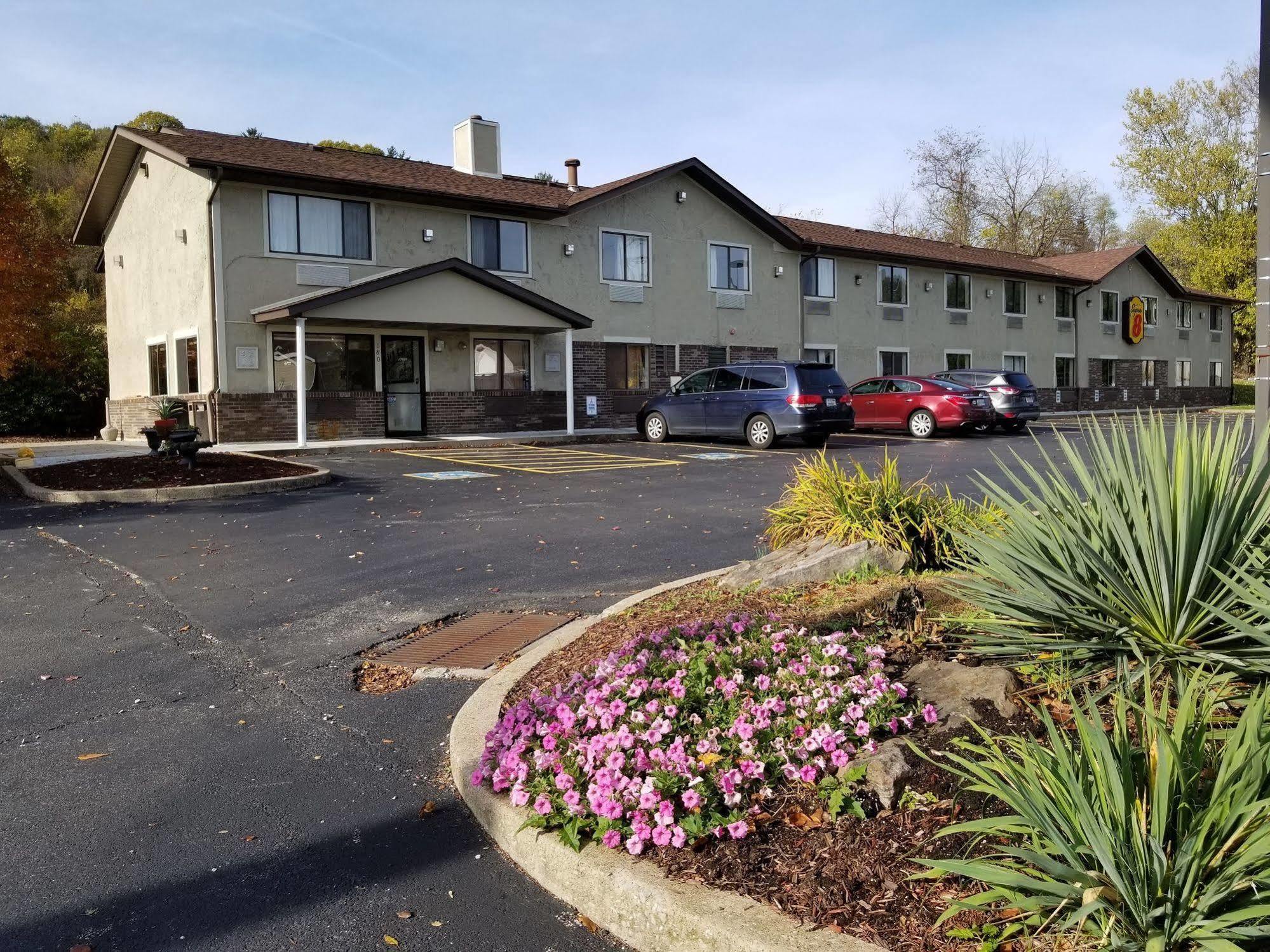 Super 8 By Wyndham Hotel